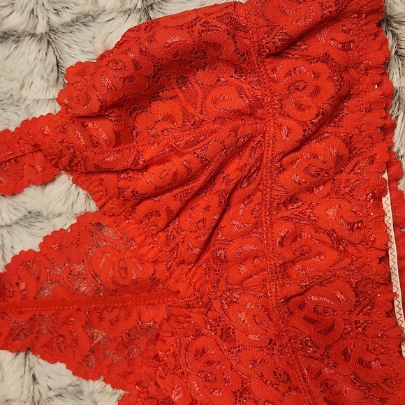 NWOT Signature8 hot red lace bralette medium size - Picture 7 of 8